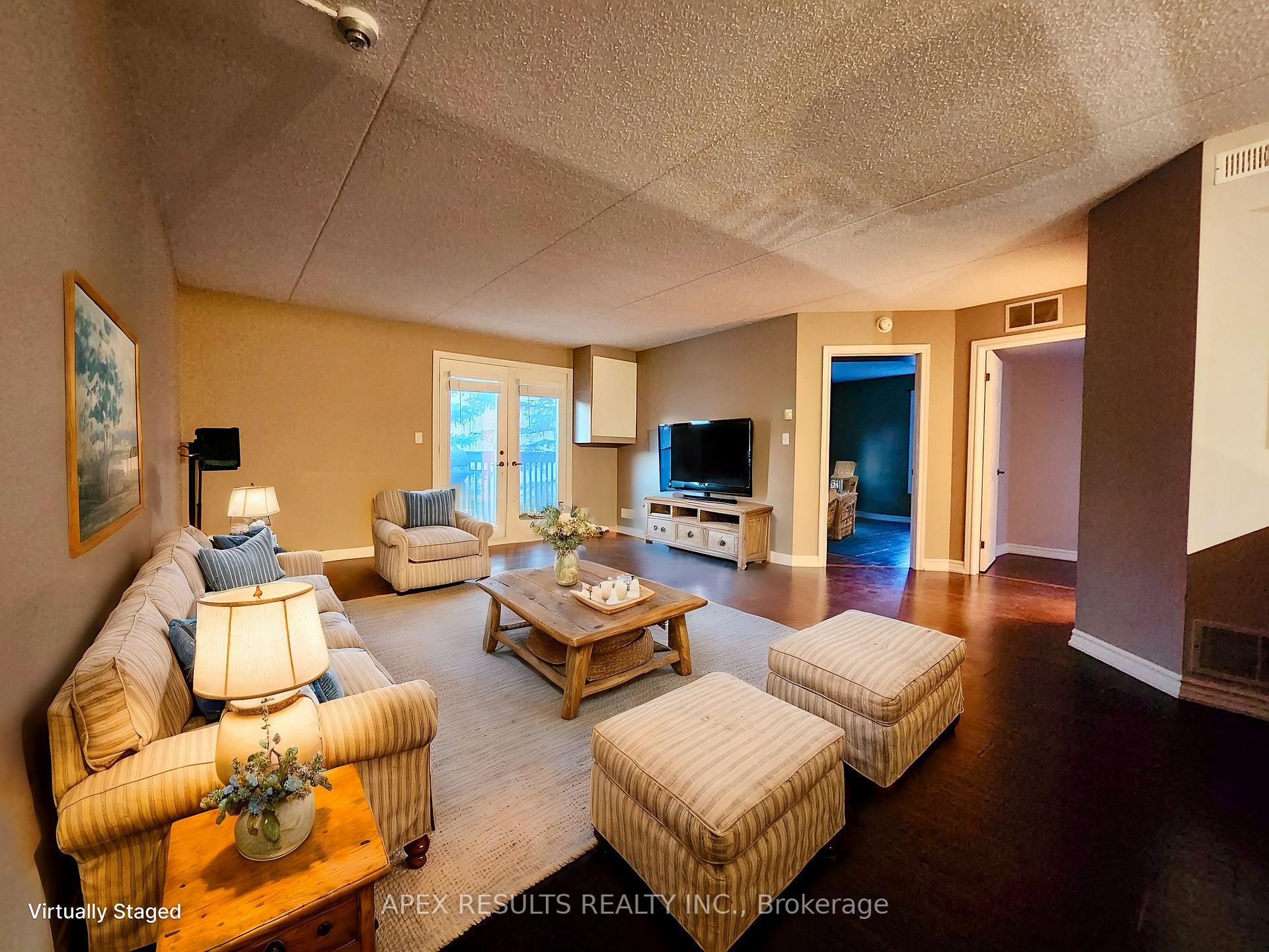 2 Bedrooms Condo at 2020 Cleaver, Burlington For sale