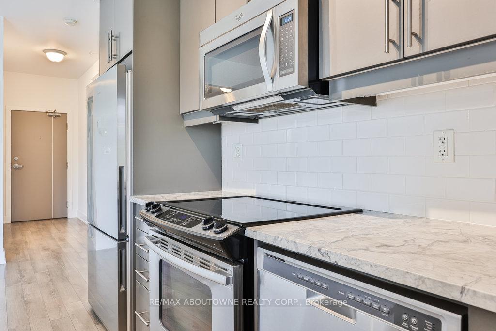 2 Bedrooms Condo at 128 Garden, Oakville For sale