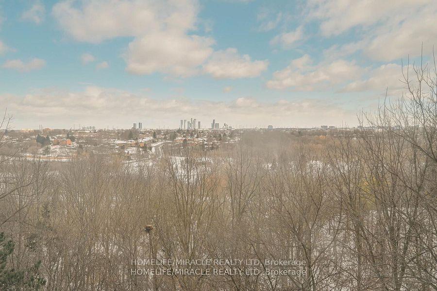 3 Bedrooms Condo at 5 Rowntree, Toronto For sale