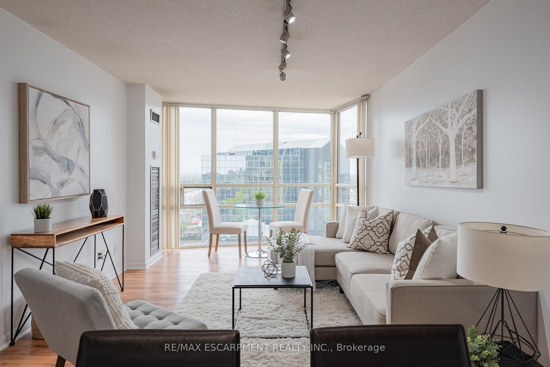 1 Bedroom Condo at 50 Eglinton, Mississauga For sale