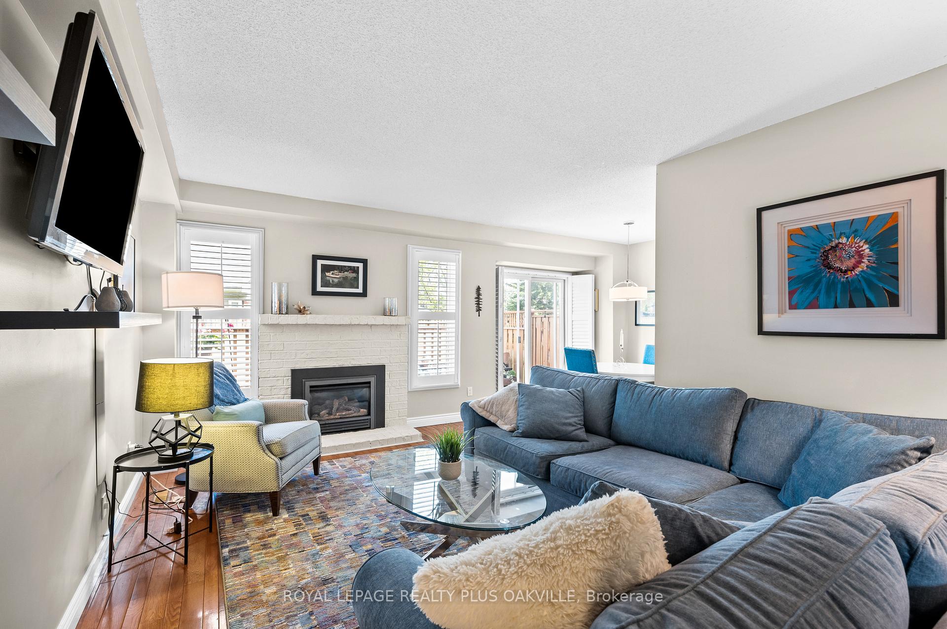 2 Bedrooms Condo at 5255 Lakeshore, Burlington For sale