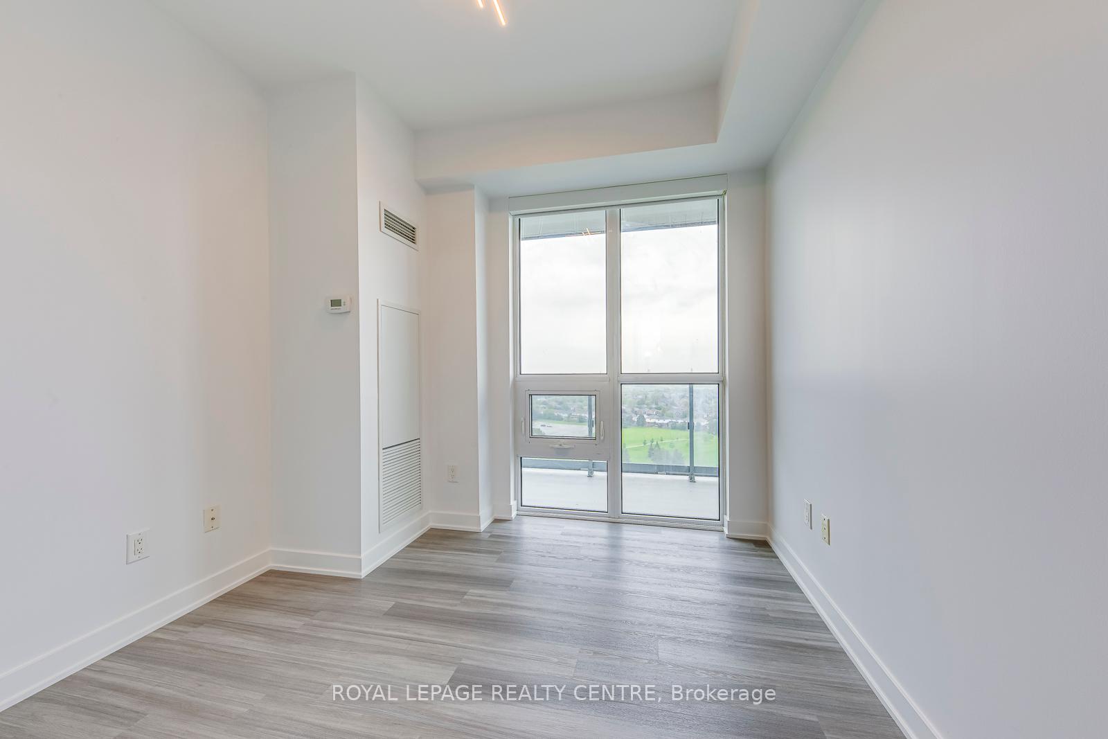 2 Bedrooms Condo at 4633 Glen Erin, Mississauga For sale
