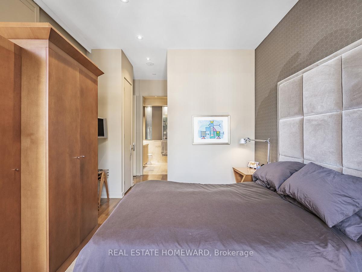 2 Bedrooms Condo at 48 St Clair, Toronto For sale