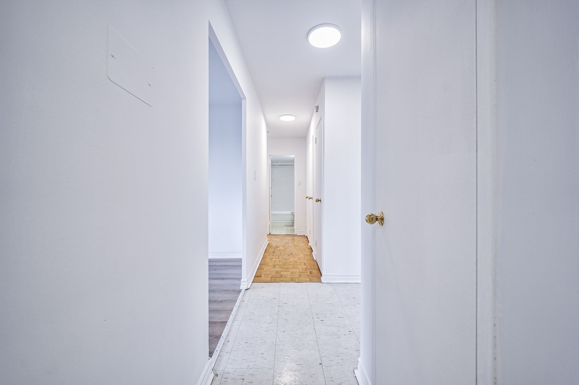 2000 Sheppard Avenue W 411