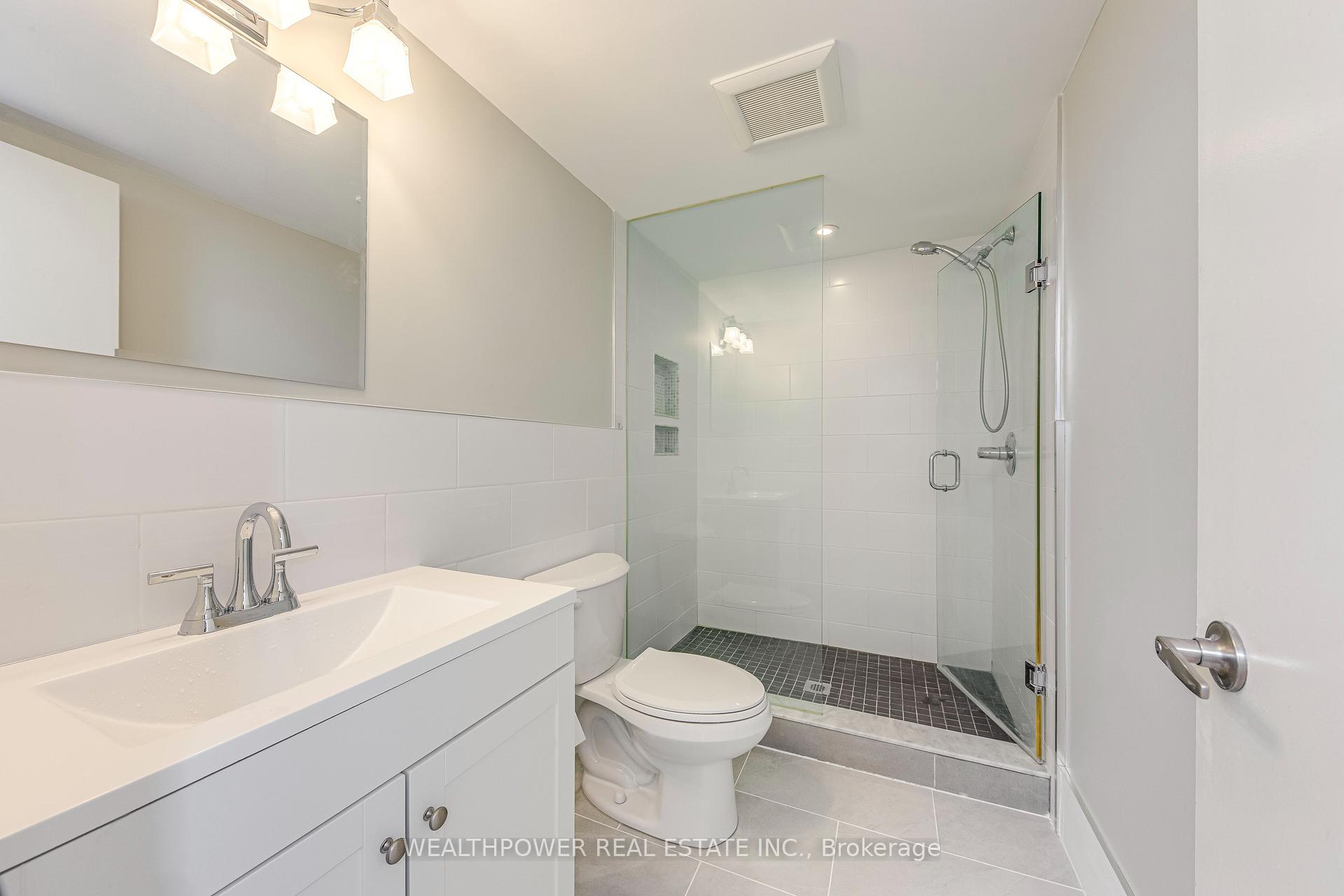 3 Bedrooms Condo at 1250 Marlborough, Oakville For sale