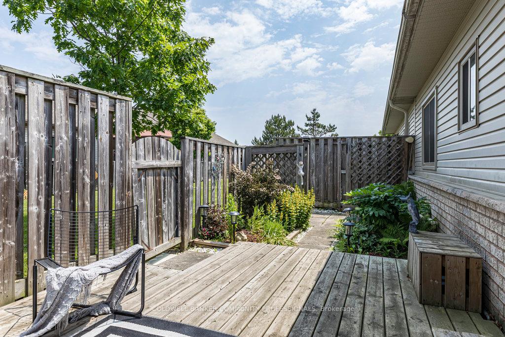 2 Bedrooms Condo at 130 Southbrook, Hamilton For sale