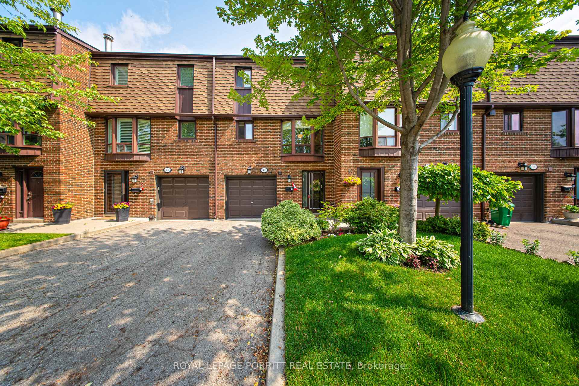 3 Bedrooms Condo at 3395 Cliff, Mississauga For sale