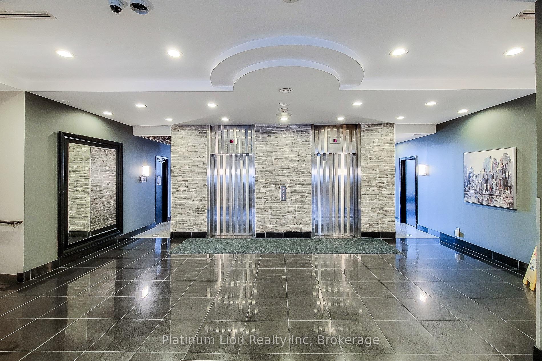 2 Bedrooms Condo at 135 James,  Hamilton For sale