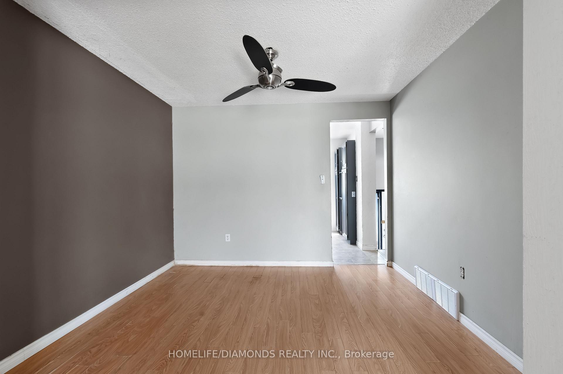 3 Bedrooms Condo at 262 KENORA, Hamilton For sale