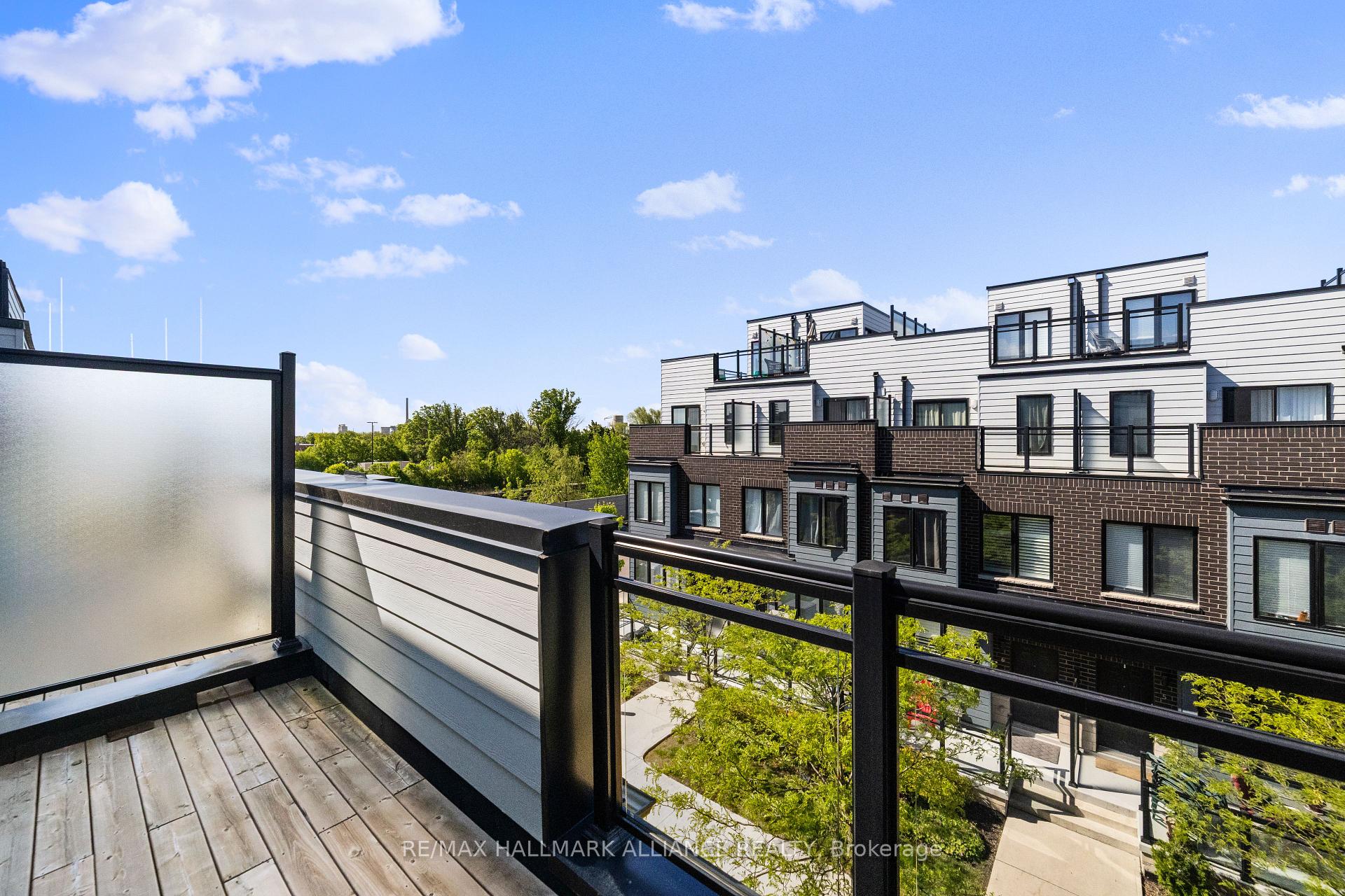 3 Bedrooms Condo at 1150 Stroud, Mississauga For sale