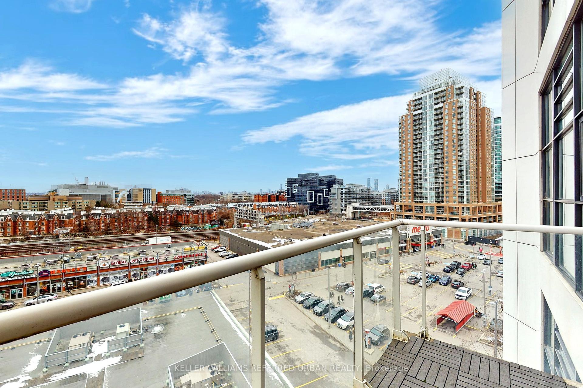 2 Bedrooms Condo at 43 Hanna, Toronto For sale