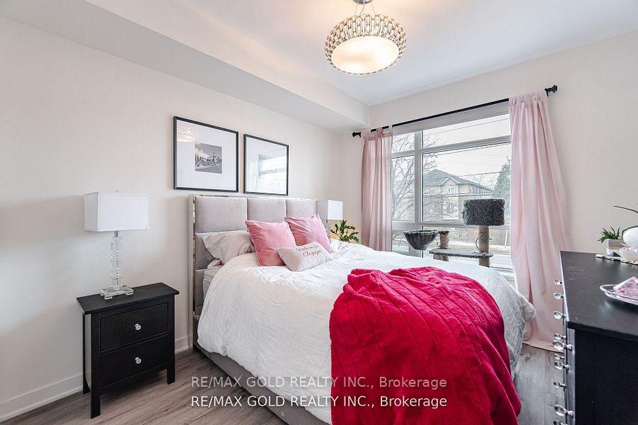 2 Bedrooms Condo at 320 Plains,  Burlington For sale