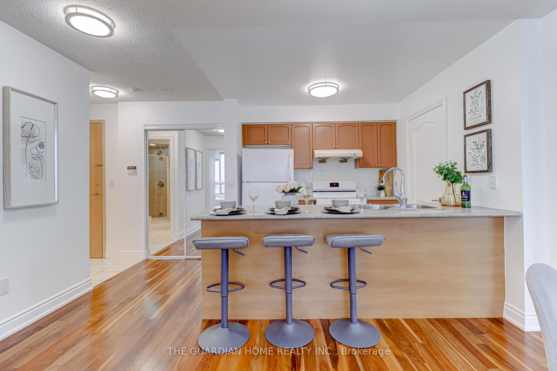 2 Bedrooms Condo at 50 Brian Harrison, Toronto For sale