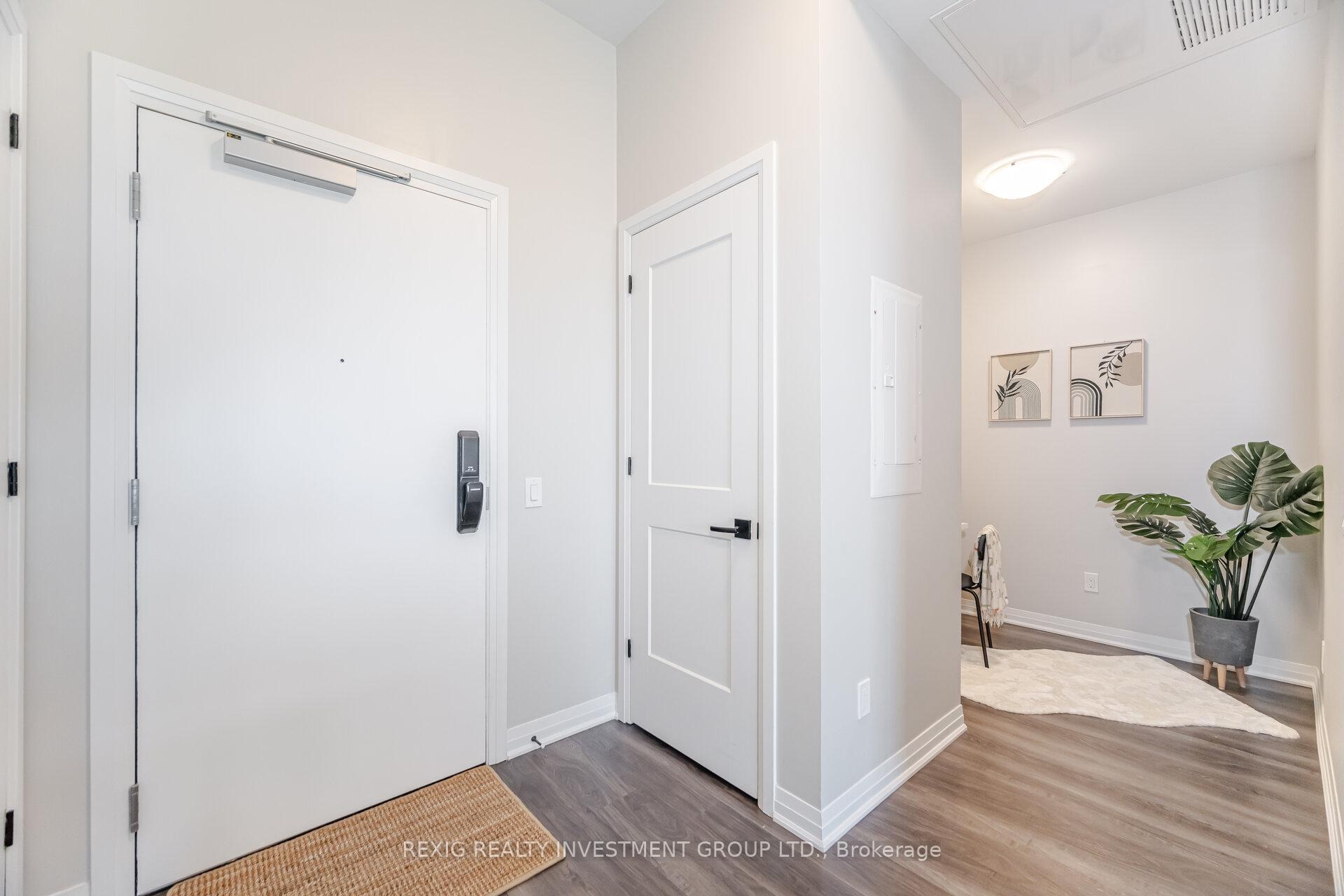 2 Bedrooms Condo at 95 DUNDAS, Oakville For sale