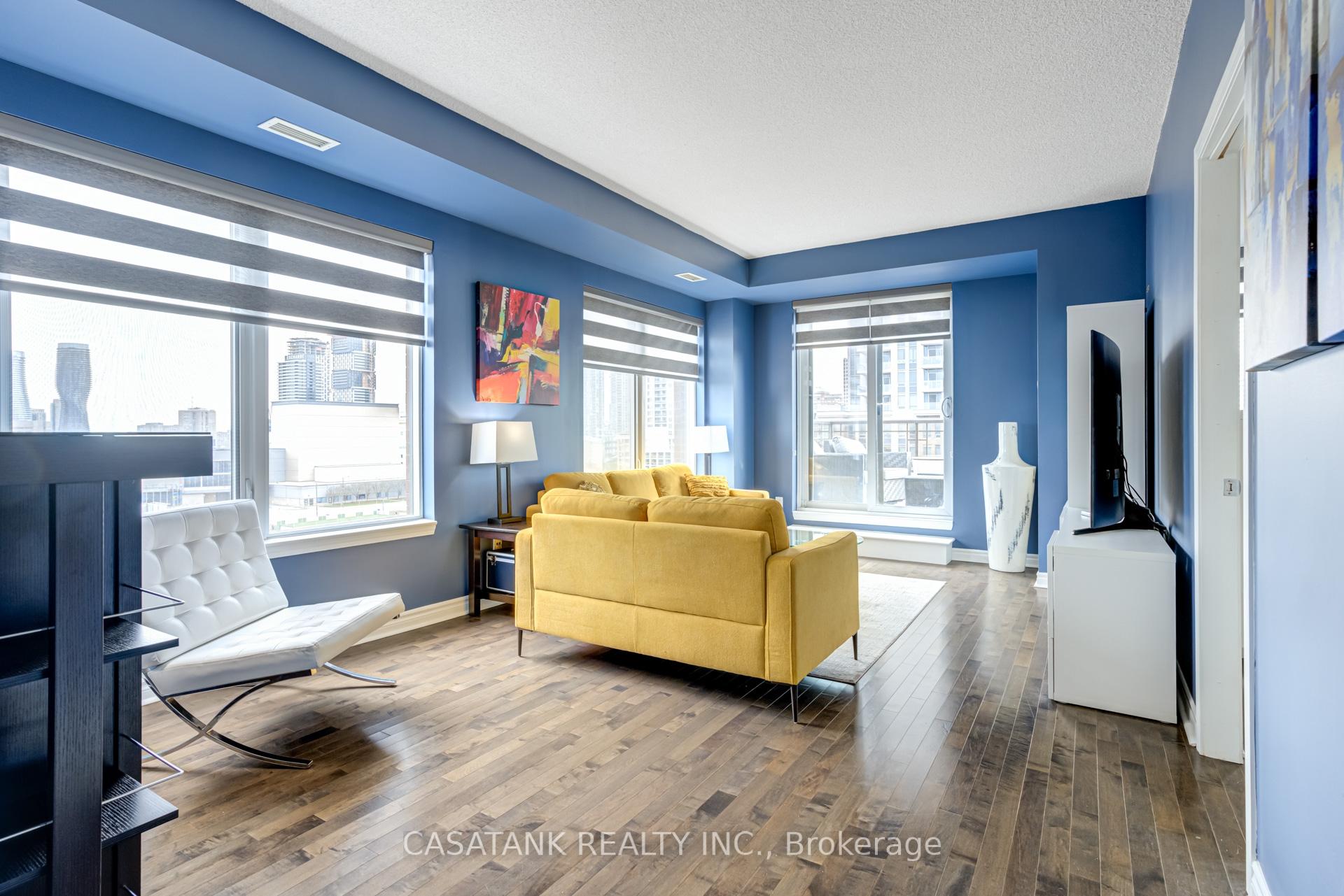3 Bedrooms Condo at 385 Prince Of Wales, Mississauga For sale