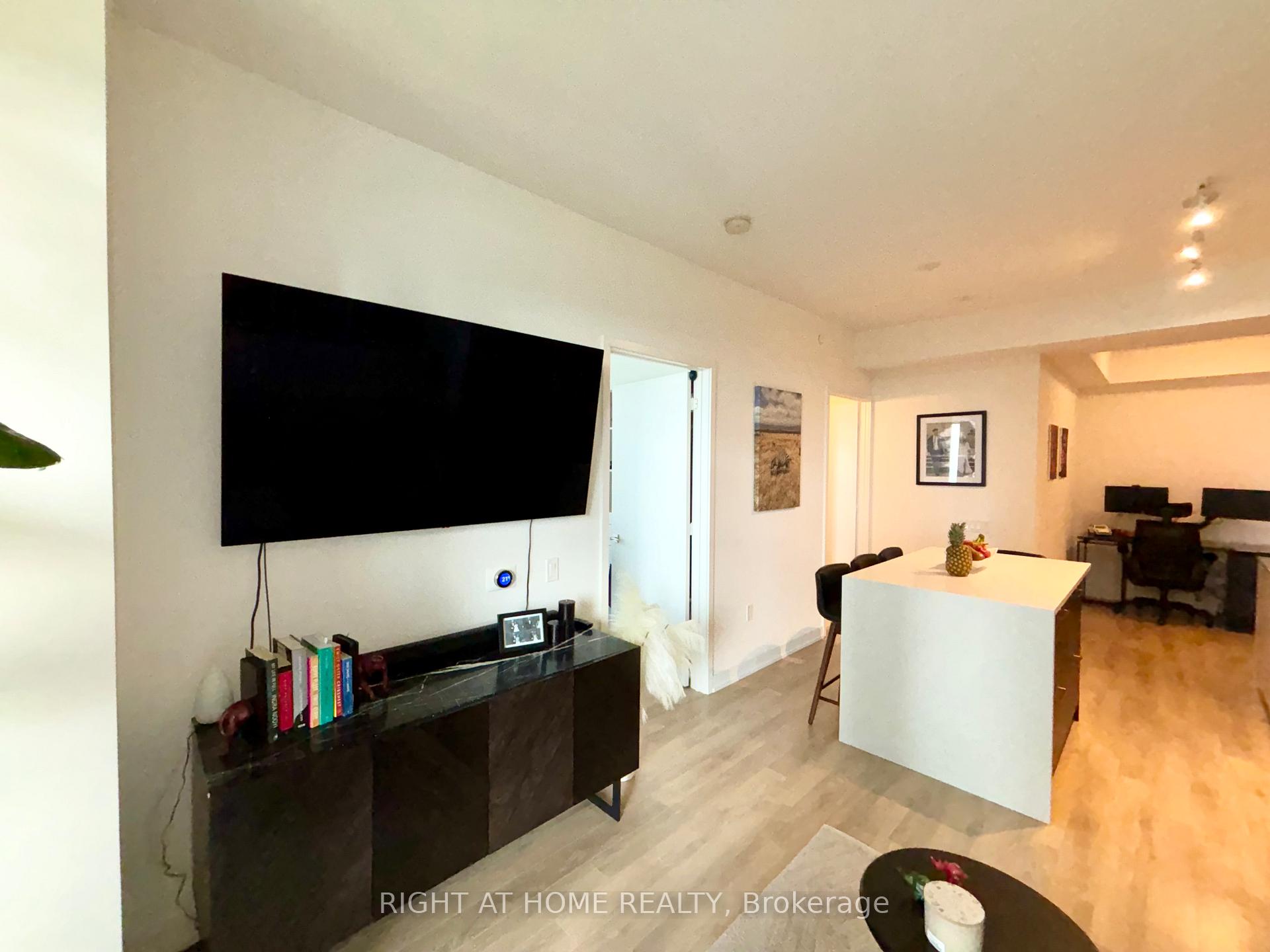 2 Bedrooms Condo at 50 Ordnance, Toronto For sale