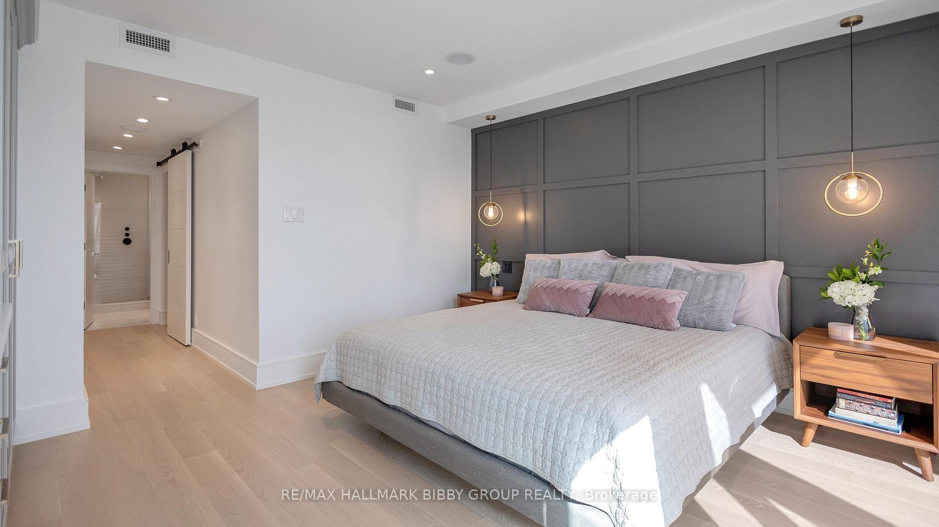 3 Bedrooms Condo at 99 Harbour, Toronto For sale