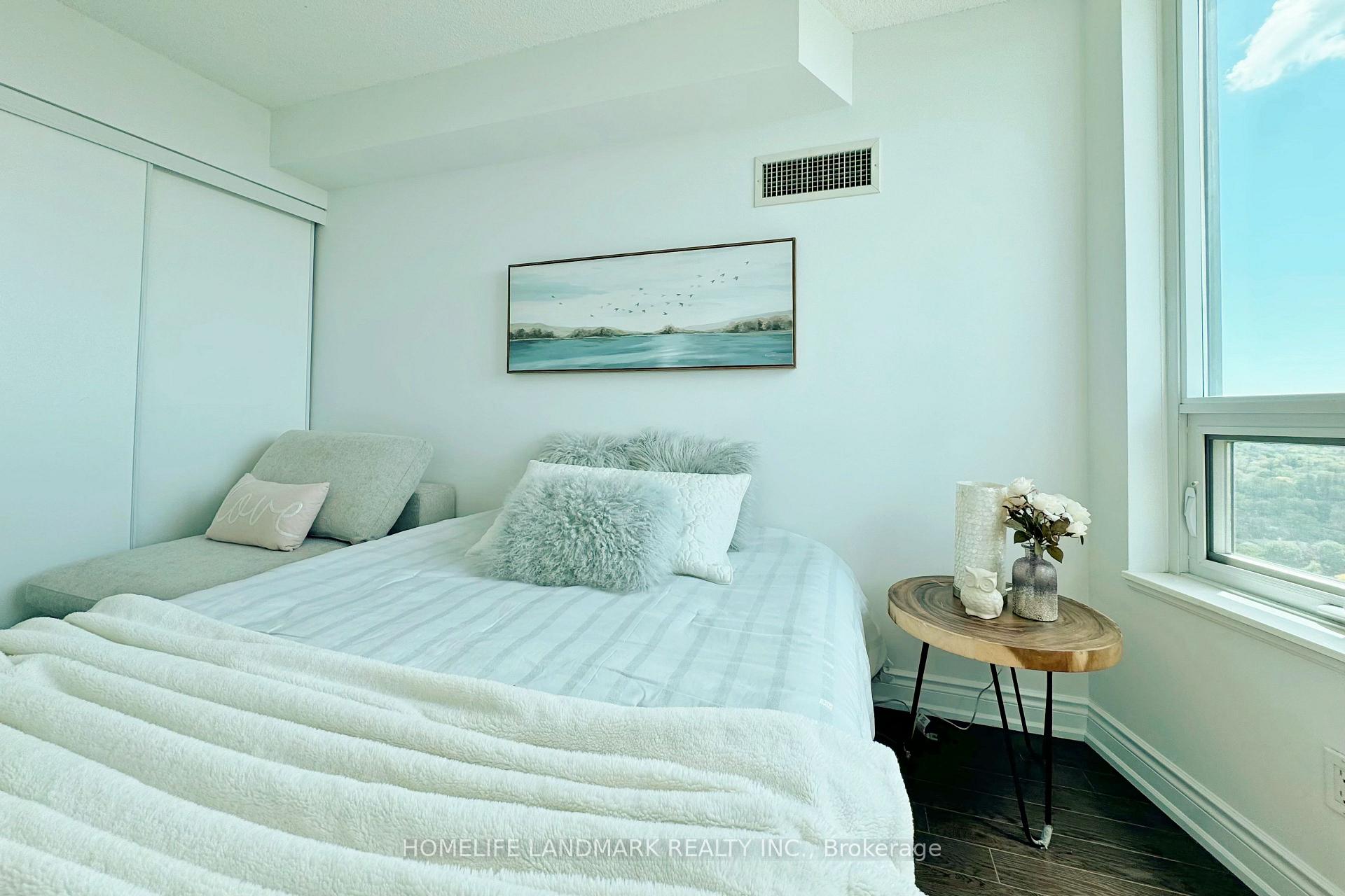 3 Bedrooms Condo at 15 Greenview, Toronto For sale