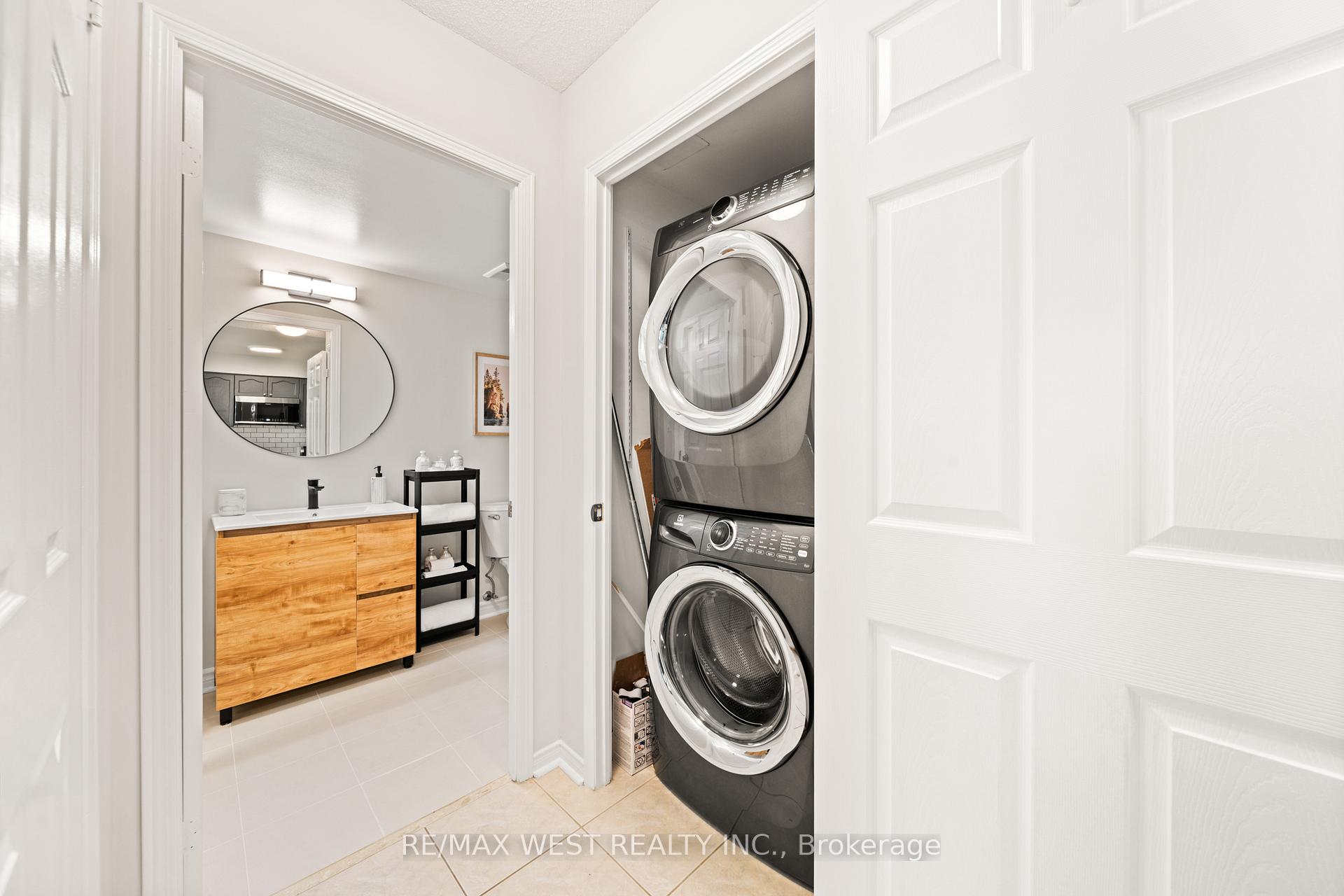 2 Bedrooms Condo at 7 Michael Power, Toronto For sale