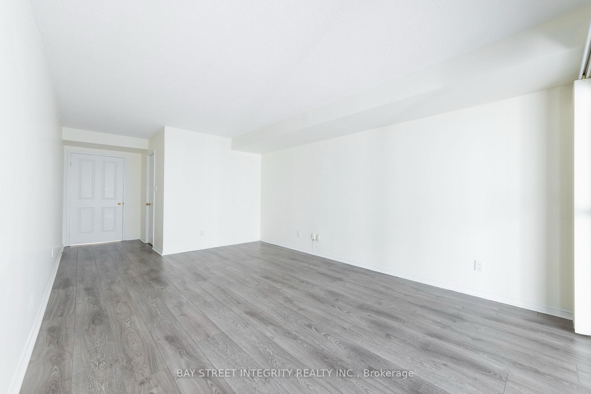 2 Bedrooms Condo at 28 Hollywood, Toronto For sale