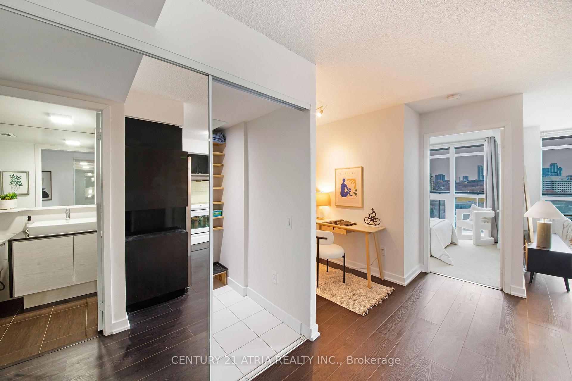 2 Bedrooms Condo at 121 Mcmahon, Toronto For sale