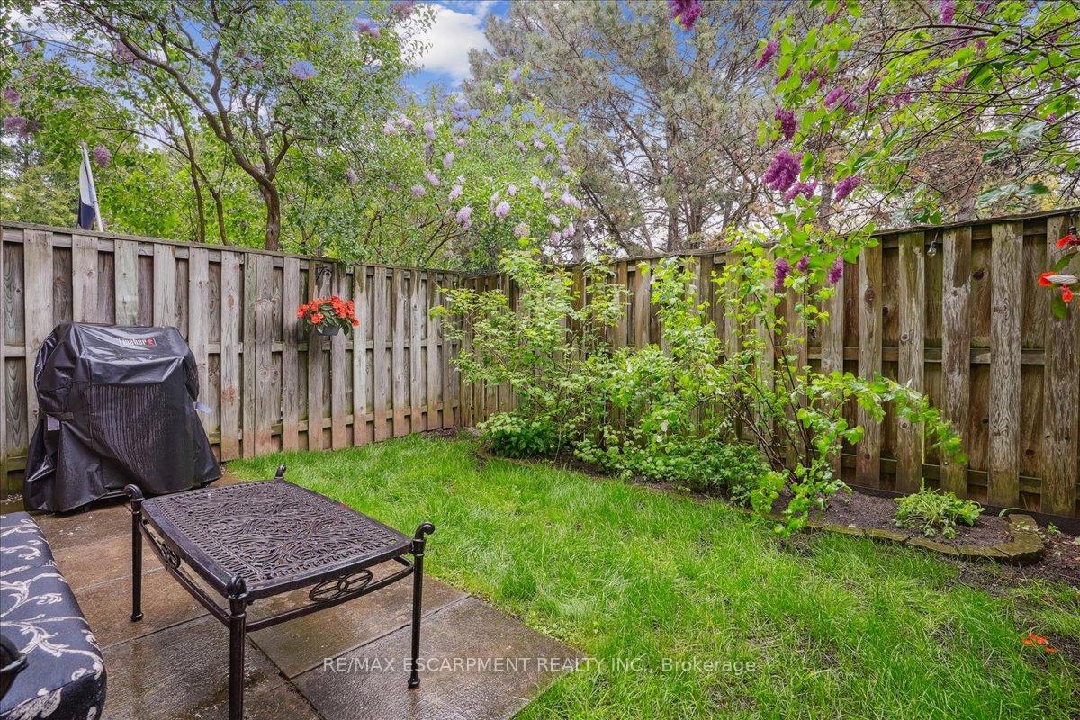 3 Bedrooms Condo at 680 Regency, Burlington For sale