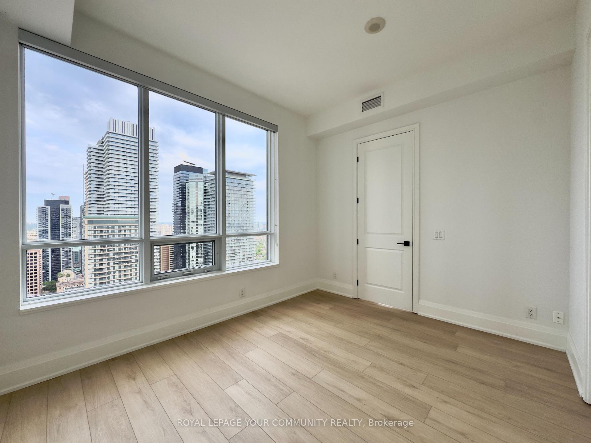 3 Bedrooms Condo at 21 Balmuto, Toronto For sale