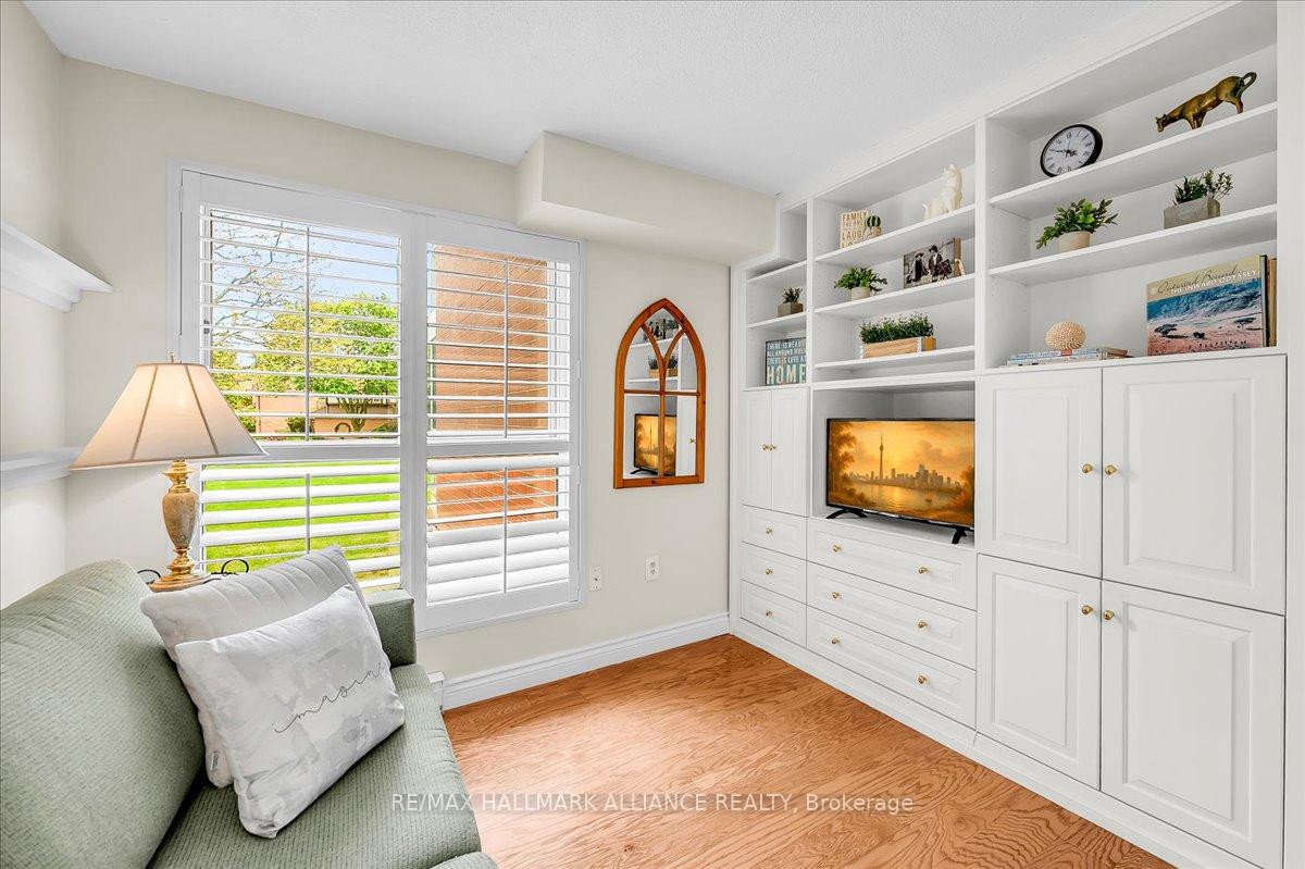 2 Bedrooms Condo at 1071 QUEENS, Oakville For sale