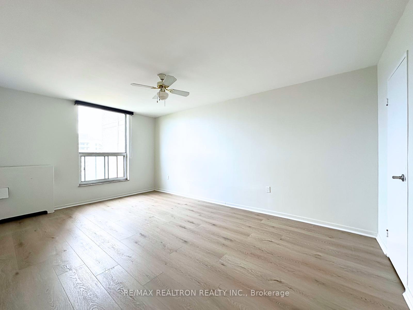 3 Bedrooms Condo at 130 Neptune, Toronto For sale