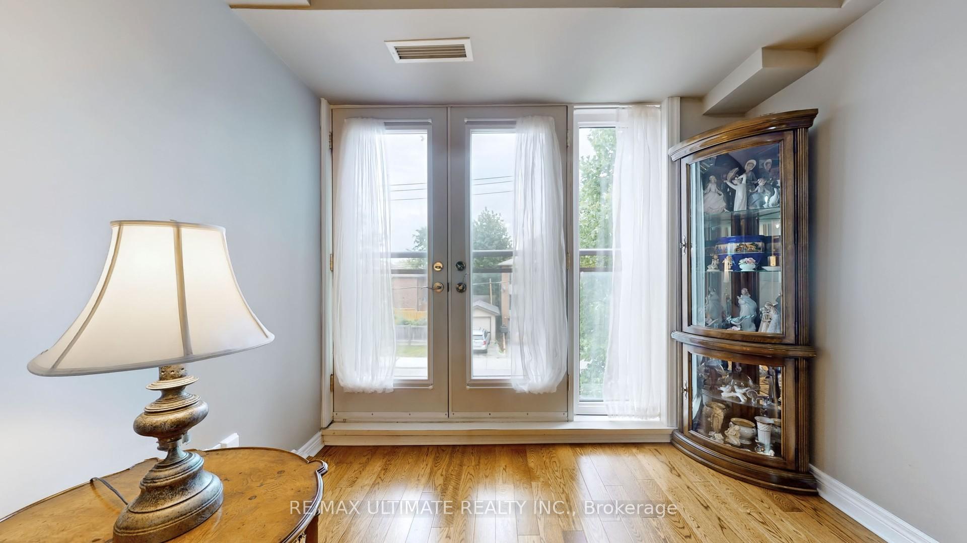 2 Bedrooms Condo at 645 Millwood, Toronto For sale