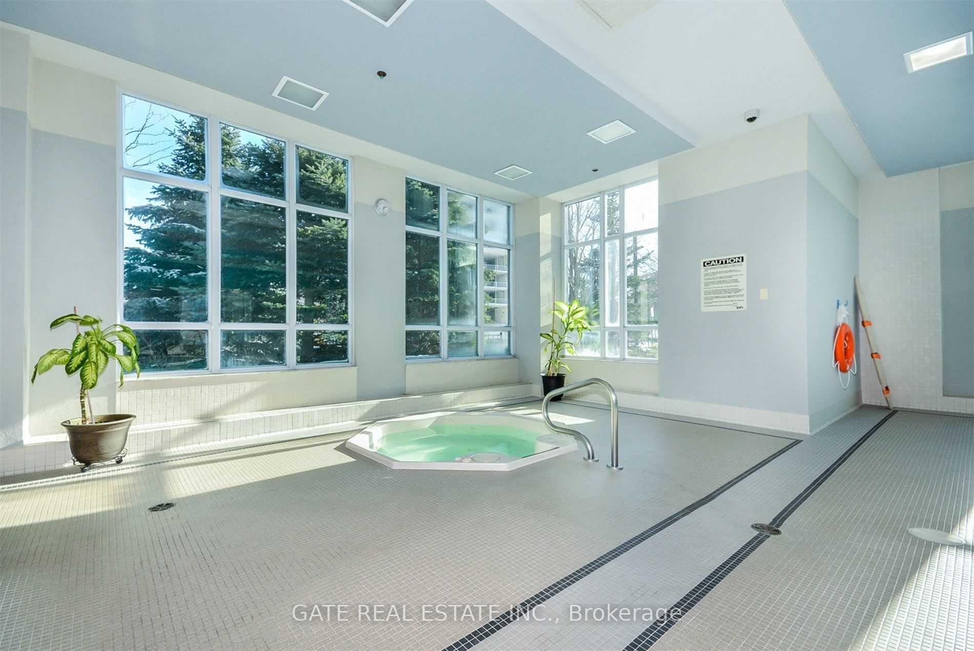 2 Bedrooms Condo at 38 Fontenay, Toronto For sale