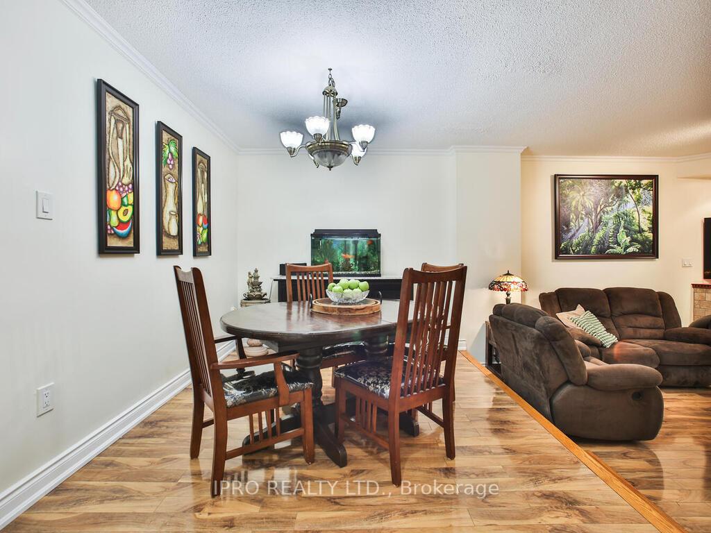 4 Bedrooms Condo at 485 Meadows, Mississauga For sale