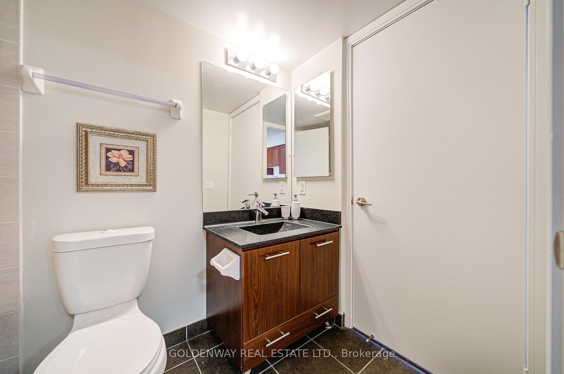 1 Bedroom Condo at 125 Village Green,  Toronto For sale