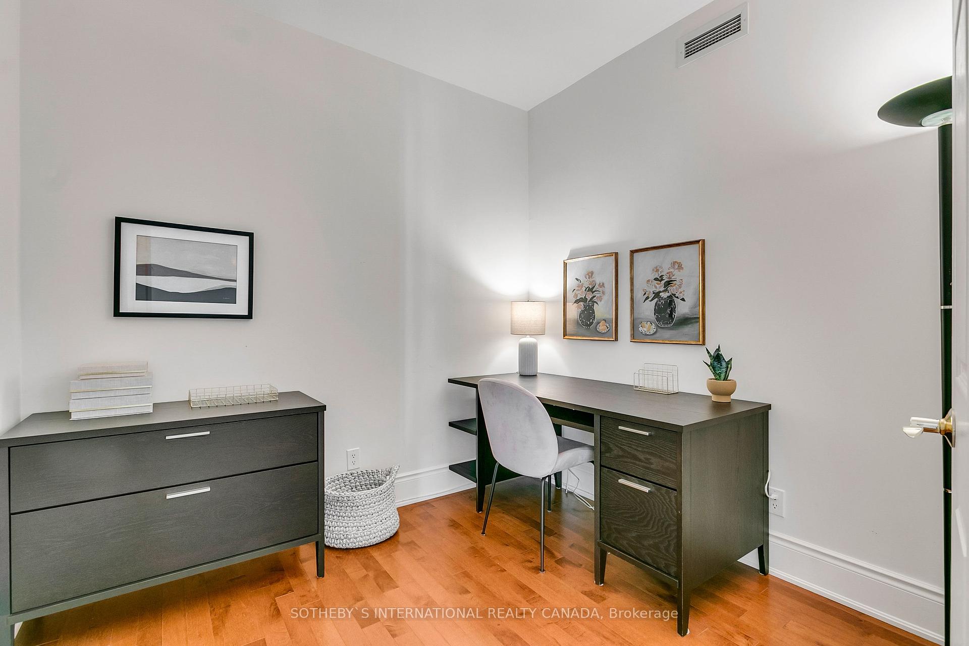 3 Bedrooms Condo at 55 Delisle,  Toronto For sale