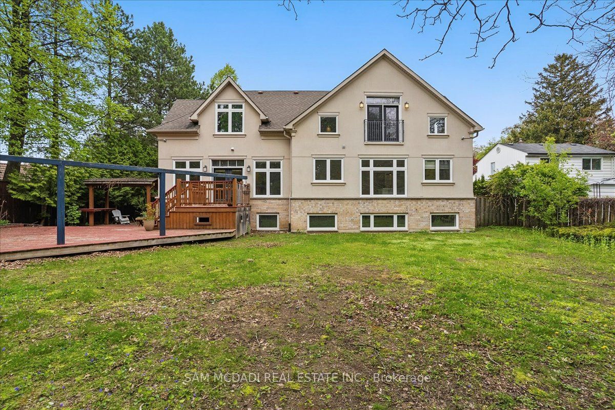 955 Albertson Crescent