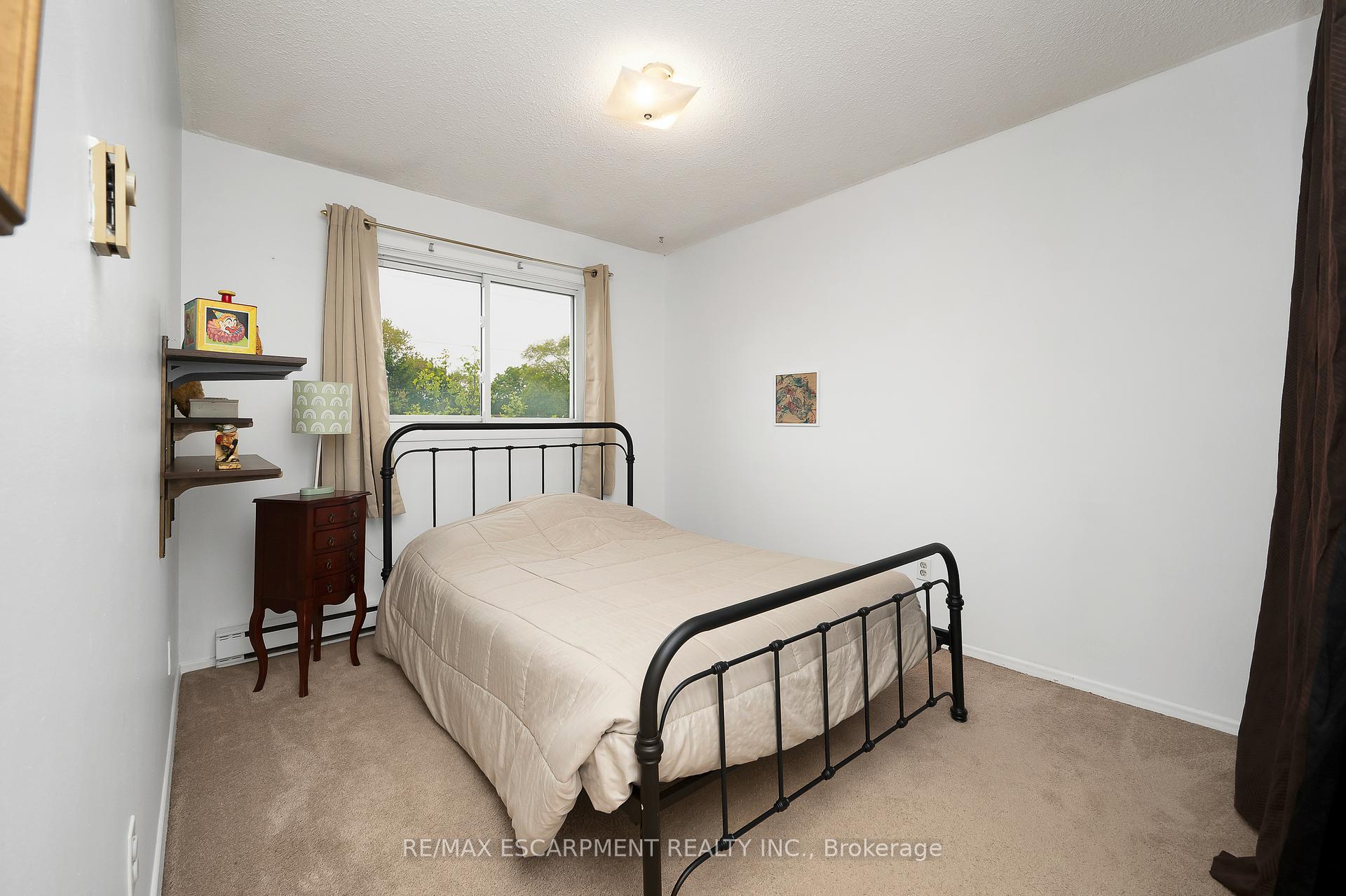 3 Bedrooms Condo at 5017 Pinedale, Burlington For sale
