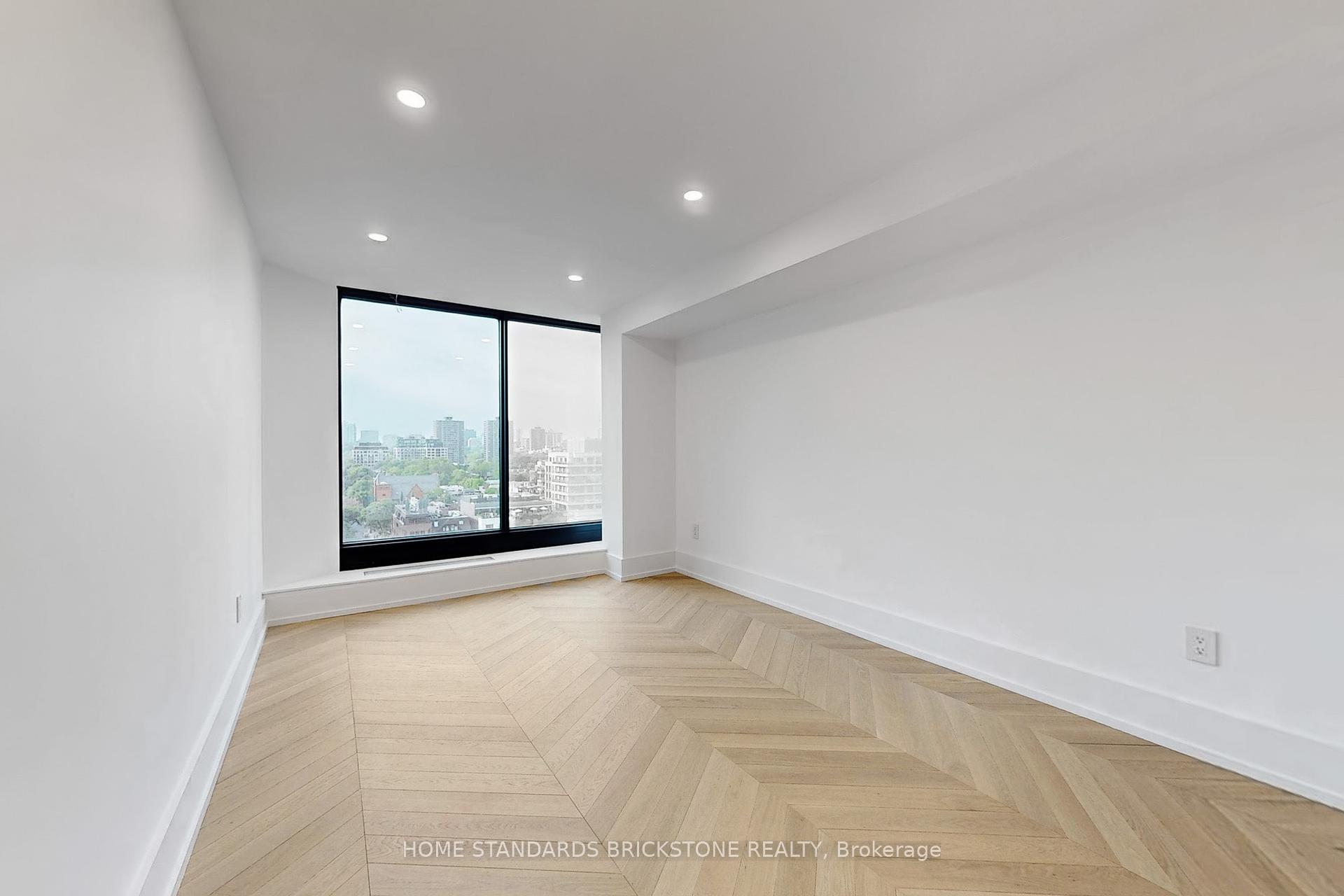 2 Bedrooms Condo at 110 Bloor, Toronto For sale