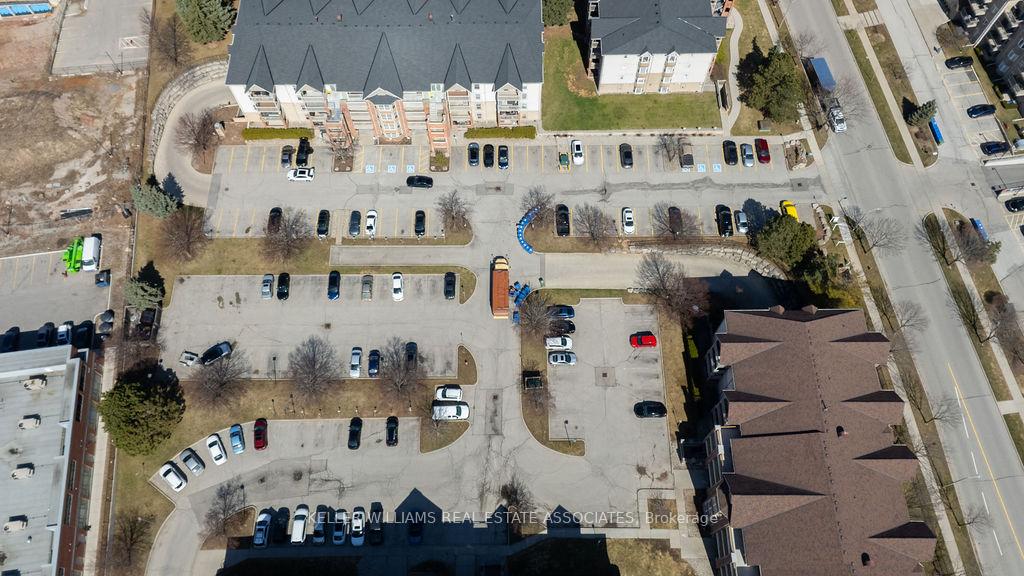 2 Bedrooms Condo at 4003 Kilmer, Burlington For sale
