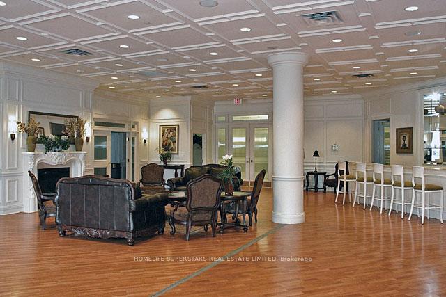 3 Bedrooms Condo at 25 Kingsbridge Garden, Mississauga For sale