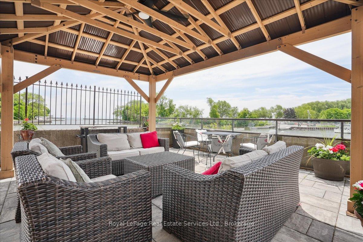 2 Bedrooms Condo at 100 Bronte, Oakville For sale