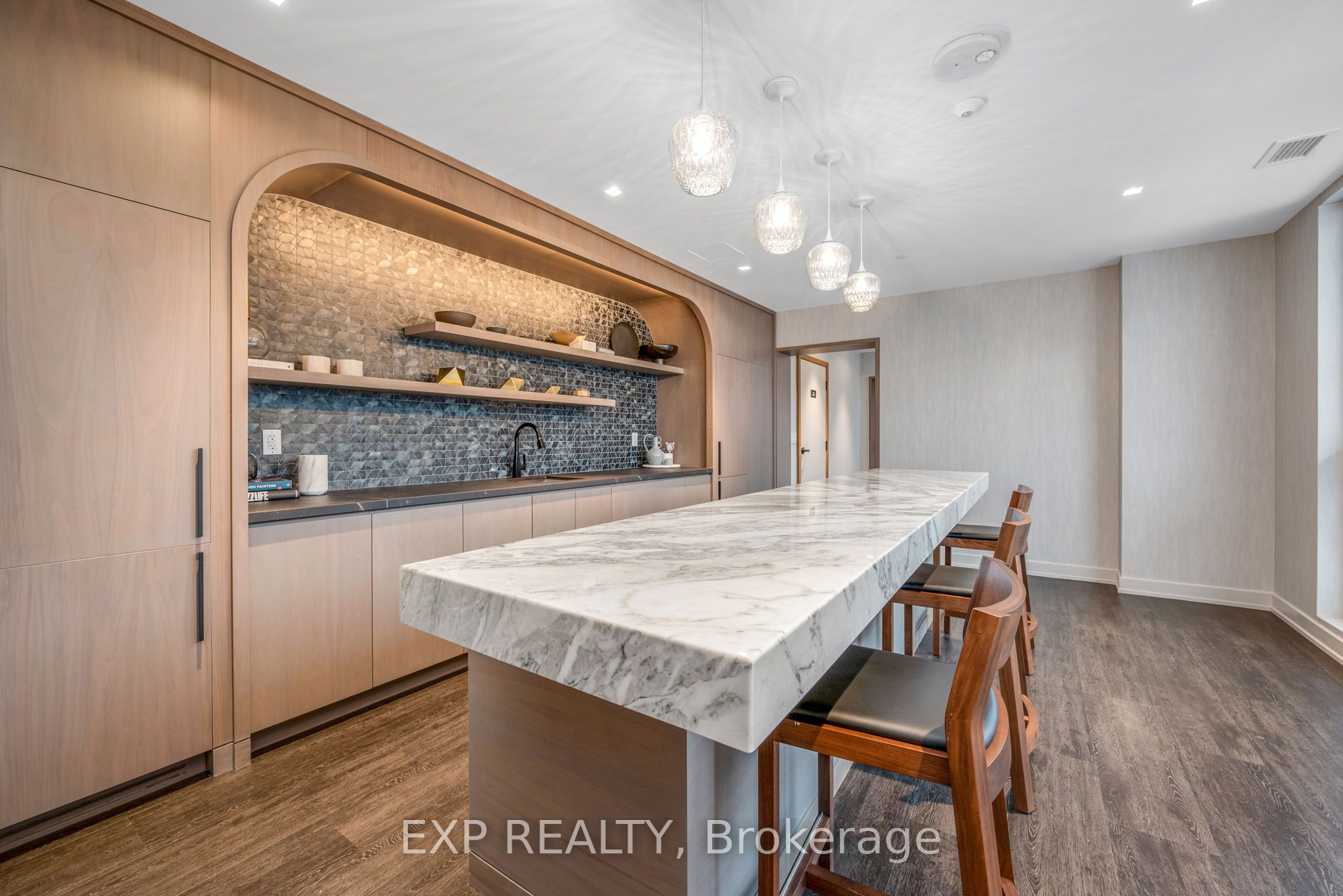 560 Rideau Street, #421