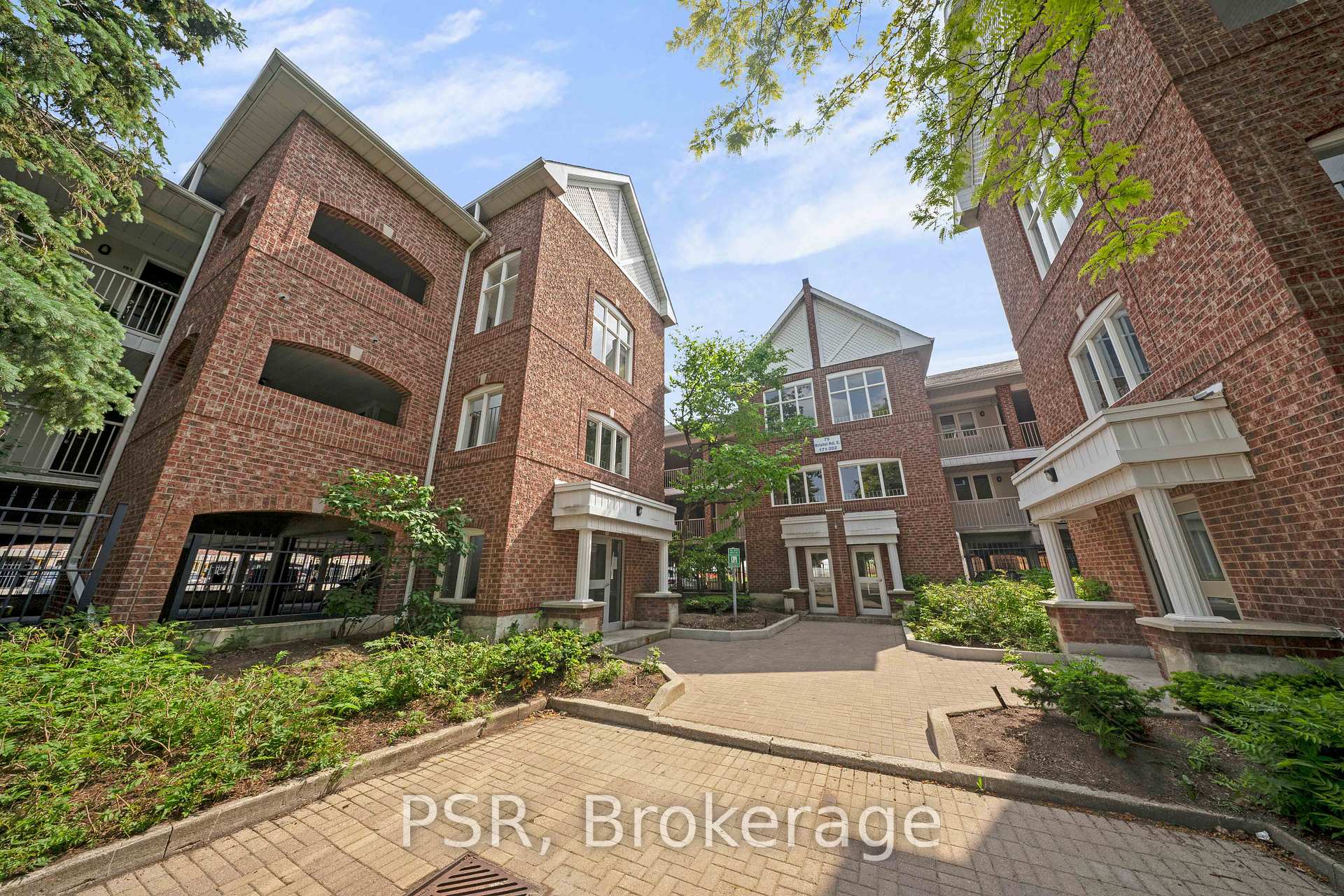 2 Bedrooms Condo at 75 Bristol, Mississauga For sale
