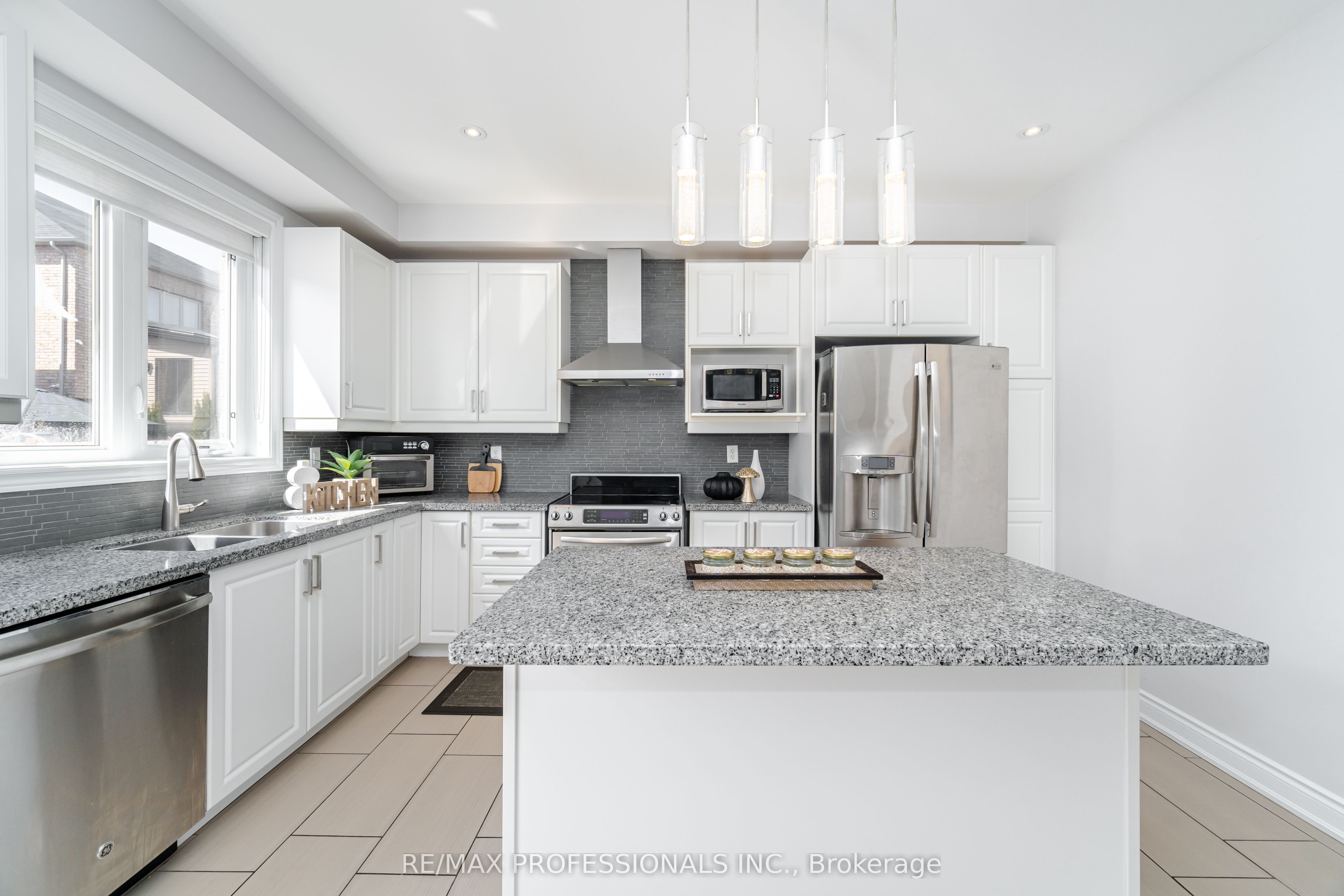 35 Lampman Crescent