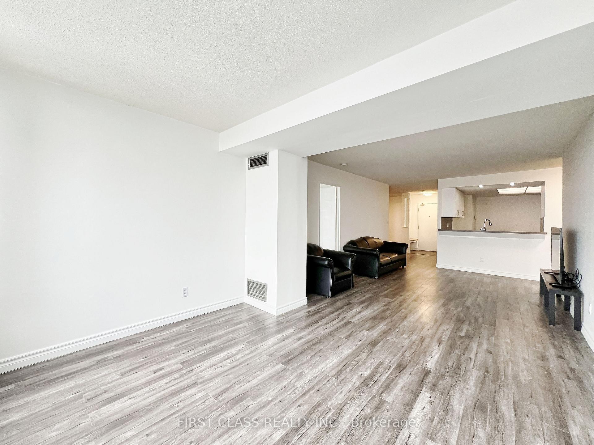3 Bedrooms Condo at 275 Bamburgh, Toronto For sale