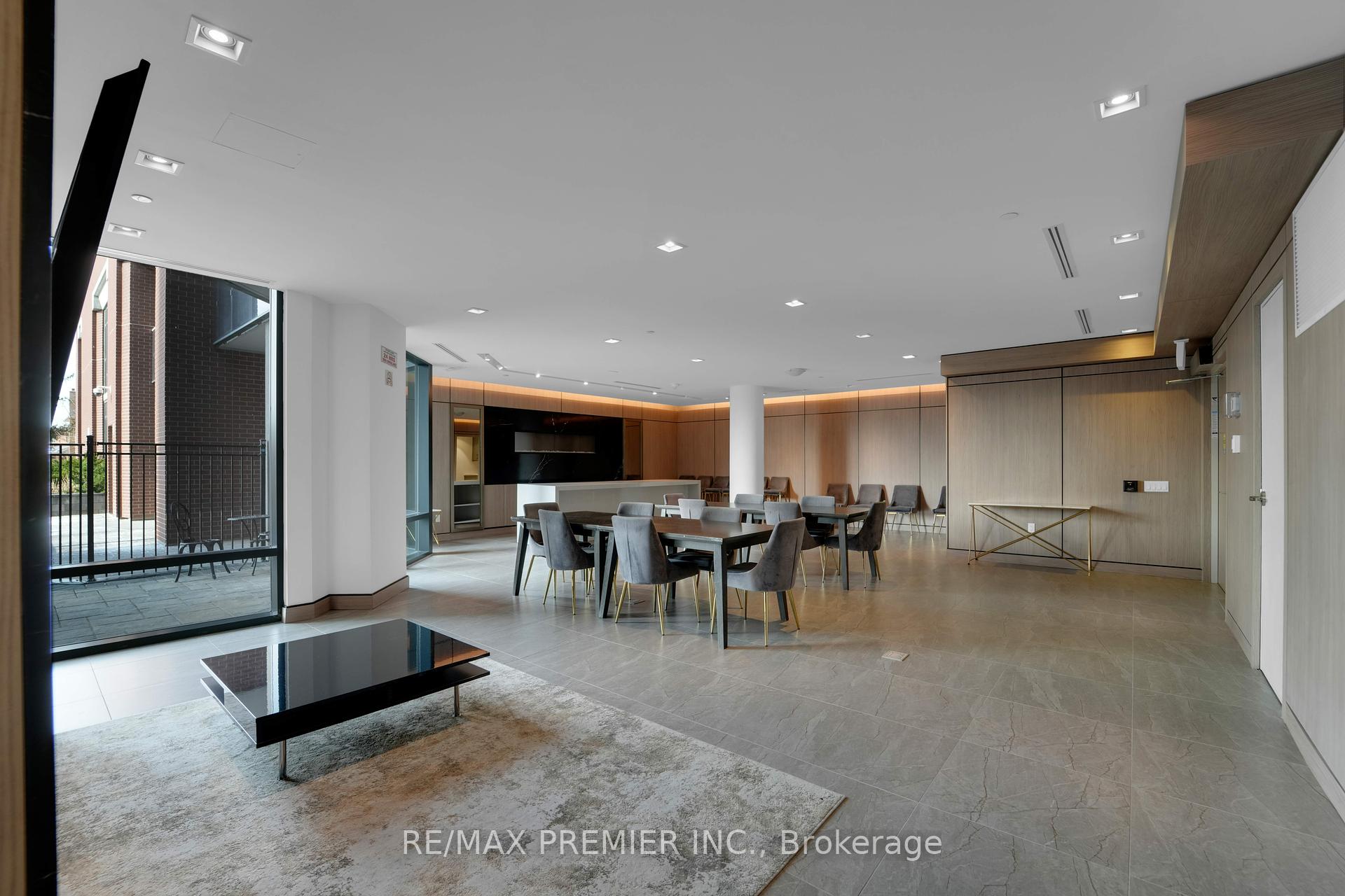 2 Bedrooms Condo at 4800 Highway 7,  Vaughan For sale