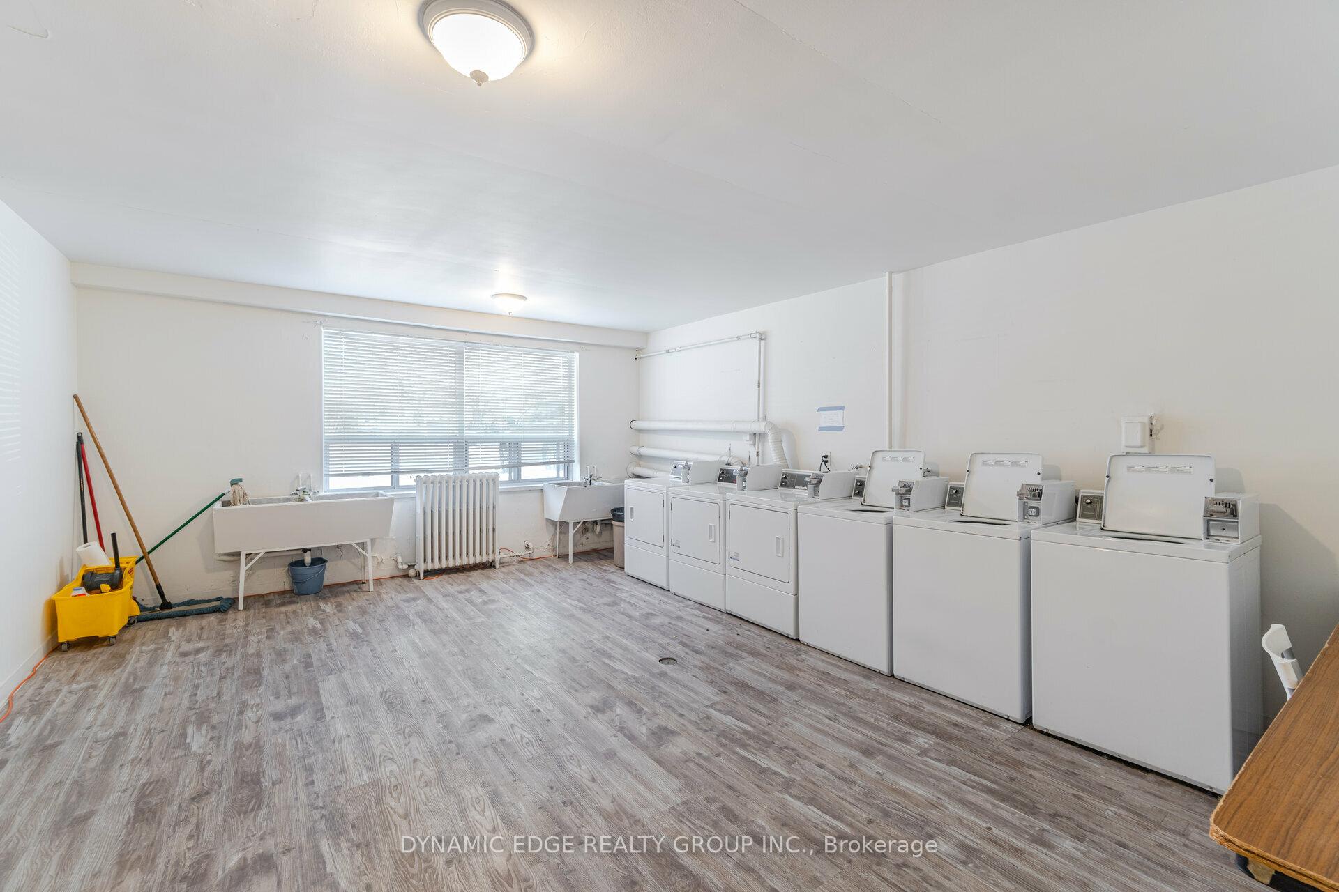 2 Bedrooms Condo at 57 Mericourt,  Hamilton For sale