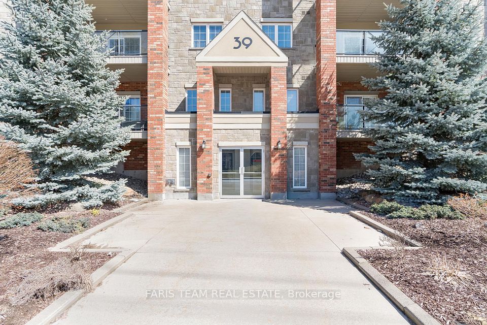 #301 - 39 Ferndale Drive, Barrie, ON L4N 5T5