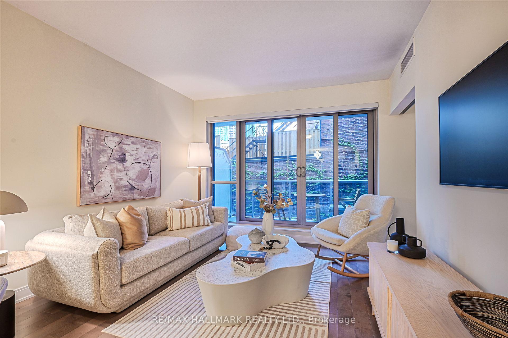 2 Bedrooms Condo at 55 Front, Toronto For sale