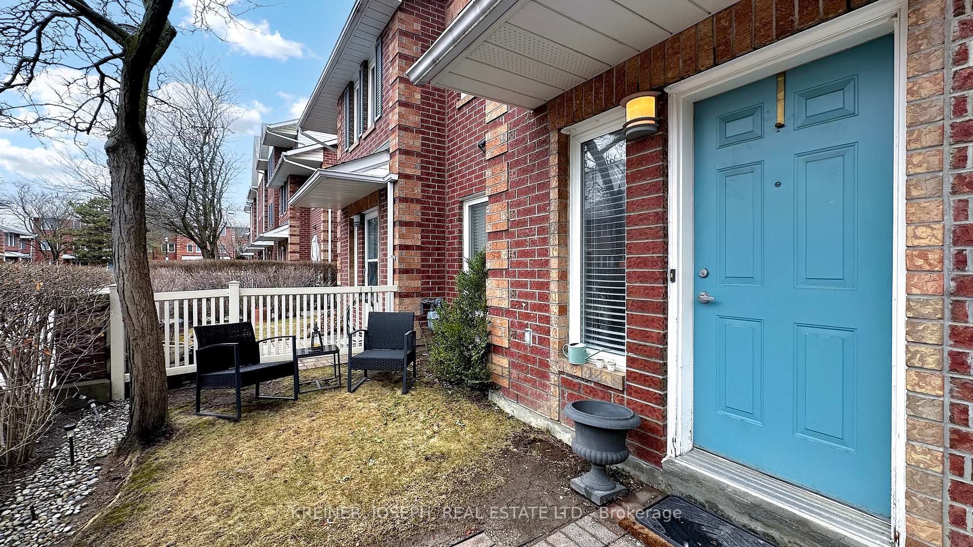 3 Bedrooms Condo at 900 Steeles,  Vaughan For sale