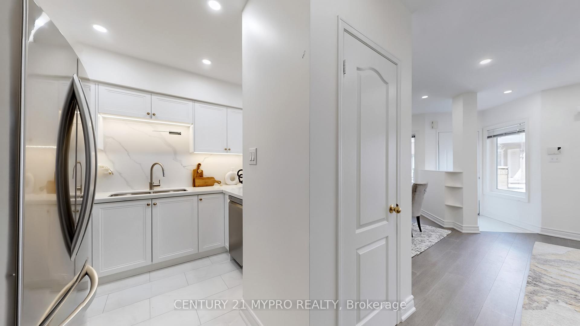 3 Bedrooms Condo at 735 New Westminster, Vaughan For sale